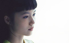 大自然と裸で付き合うヌード主義者の幻想的なアーティスティックヌード