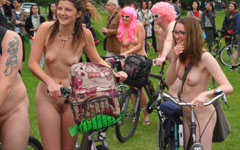 海外で拡散され続ける美女のプライベートヌード写真。