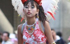 浅草とか神戸で女子高生サンバチームがほぼヌードに近い状態でトランスダンシングwww