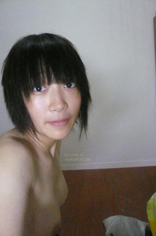 台湾ティーン美少女自撮りヌード 