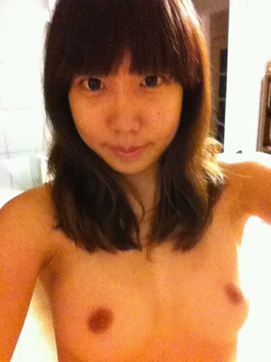 台湾ティーン美少女自撮りヌード 